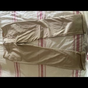 American Eagle skinny low rise khaki size 6 short